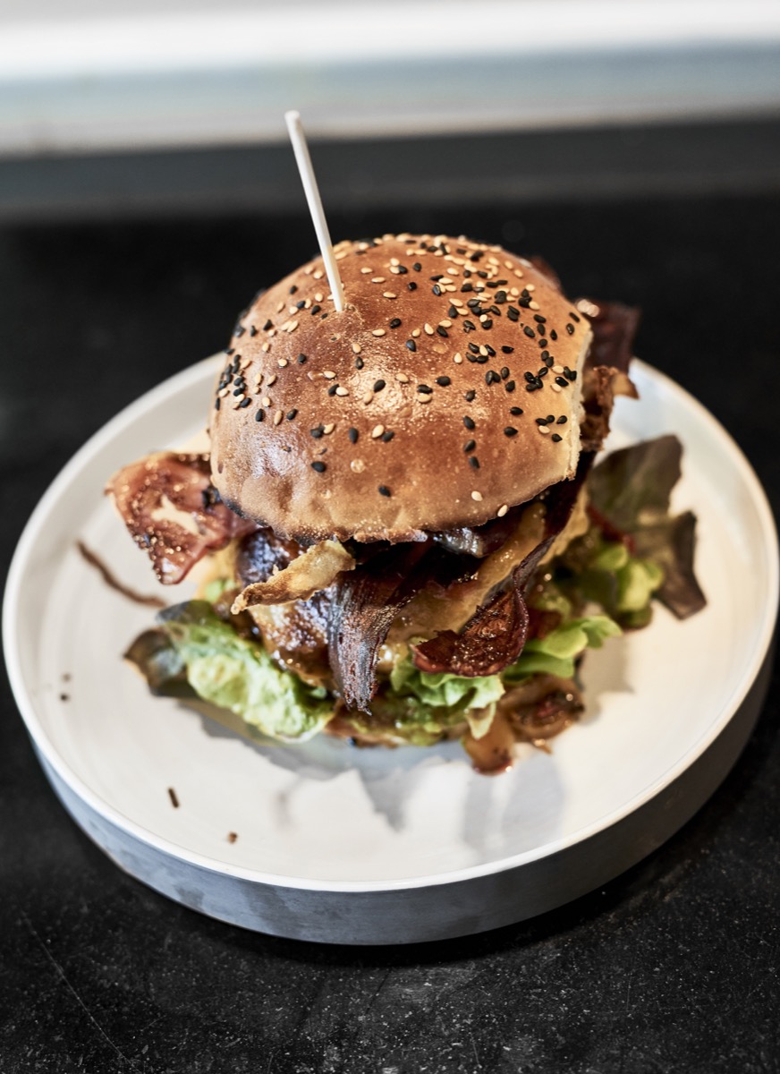 Ein Badal-Burger von oben fotografiert